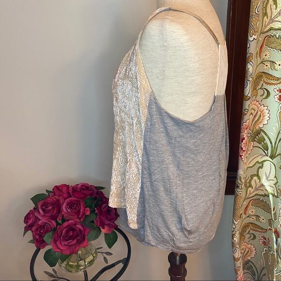 Tiny by Anthropologie sequin and velvet top NWT - Picture 3 of 11